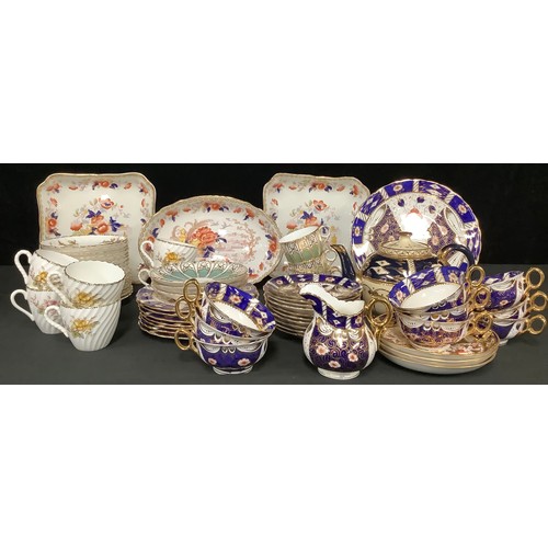 5154 - A Victorian Kensington Fine Art Imari part tea service, comprising cake plate, side plates, cream ju... 