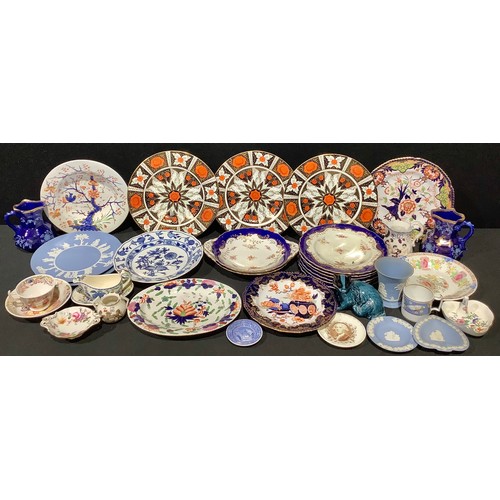 5156 - A set of three Abbeydale Canton dinner plates; a Coalport dessert service for six; a Derby Imari pla... 