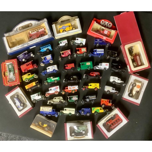 5166 - Collection of Lledo toy cars, boxed, qty