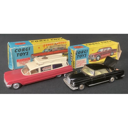 5201 - Toys & Juvenalia - Corgi Toys 230 Mercedes-Benz 220 SE coupe, black body, lemon yellow interior, spu... 