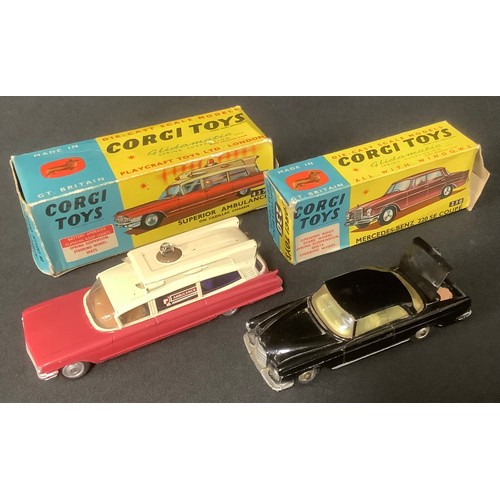 5201 - Toys & Juvenalia - Corgi Toys 230 Mercedes-Benz 220 SE coupe, black body, lemon yellow interior, spu... 