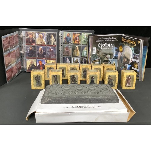 5212 - The Lord of The Rings, modern collectables, Topps cards in albums, magazine editions with miniature ... 