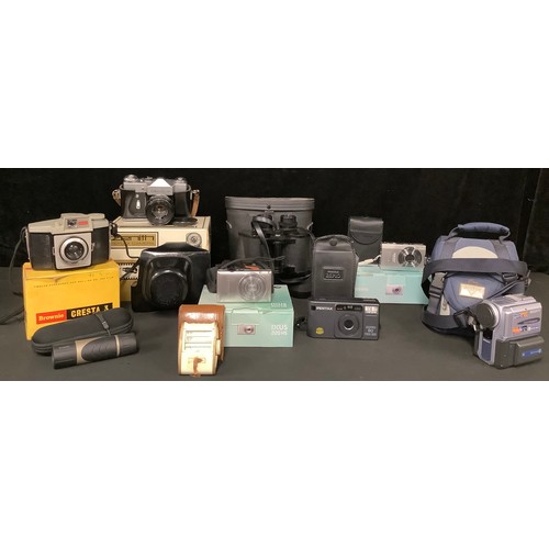 5215 - Cameras - a Zenith Reflex 35mm camera, serial number 71150953, cased and boxed; a Canon IXUS digital... 