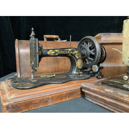 5235 - An early 20th century Frister & Rossman hand cranked sewing machine, cased; others, Singer, etc (3)