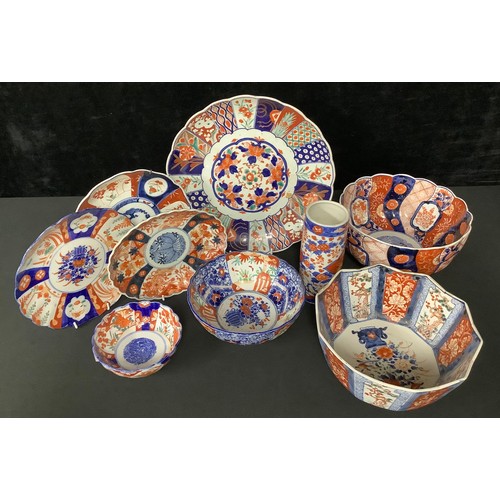 5238 - A Japanese Meiji Imari pattern decagonal bowl, decorated with alternating panels of a bird perched o... 