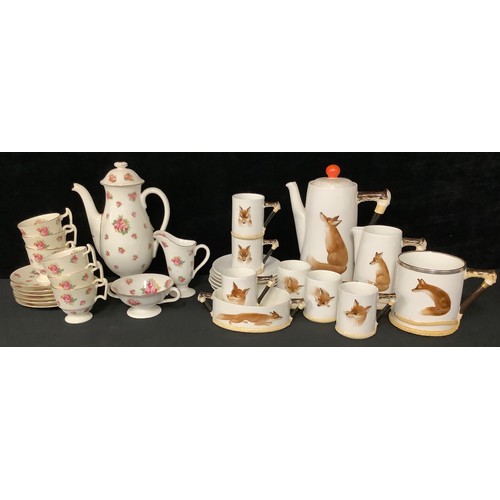 5332 - A Royal Doulton Reynard the Fox part coffee service, comprising coffee pot, cream jug, coffee cans a... 