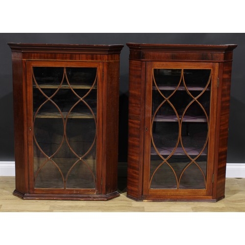 5362 - A near pair of 19th century mahogany corner display cabinets, the largest 113cm high, 75.5cm wide, 4... 