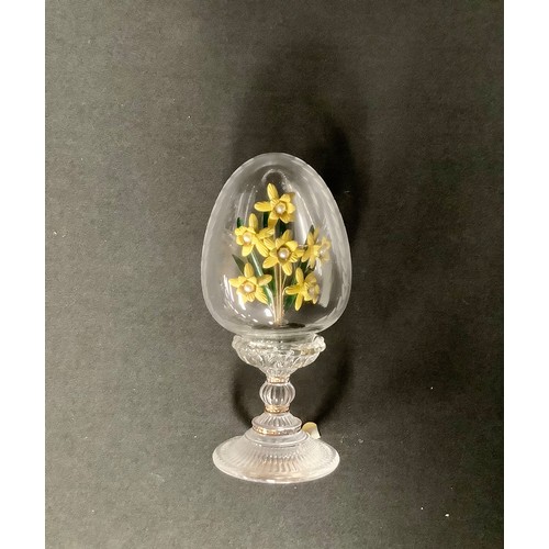 5394 - A set of five Franklin Mint House of Faberge clear glass pedestal eggs, each with an enamel floral s... 