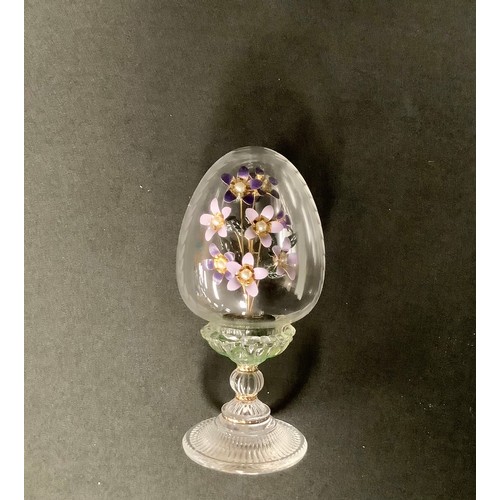 5394 - A set of five Franklin Mint House of Faberge clear glass pedestal eggs, each with an enamel floral s... 