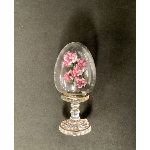 5394 - A set of five Franklin Mint House of Faberge clear glass pedestal eggs, each with an enamel floral s... 