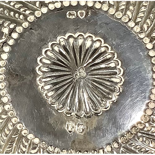 5025 - A Victorian shaped circular silver bon bon dish, raised on three pad feet, London 1880, 124g