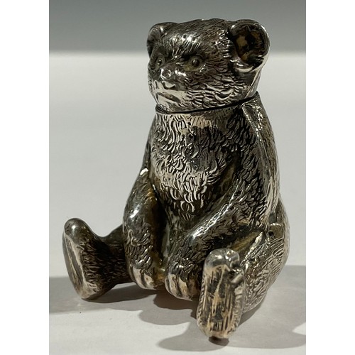 5316 - An Edwardian silver novelty pepper, in the form of a seated teddy bear, 3.5cm high, Birmingham 1909,... 