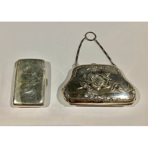 5318 - A George V silver evening purse, embossed with roses and ribbon tied border, 11.5cm wide, Birmingham... 