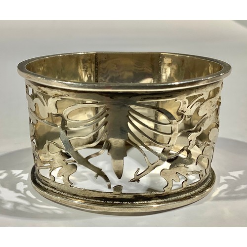 5319 - A Victorian silver napkin ring, Birmingham 1899; other silver napkin rings; 161g (7)