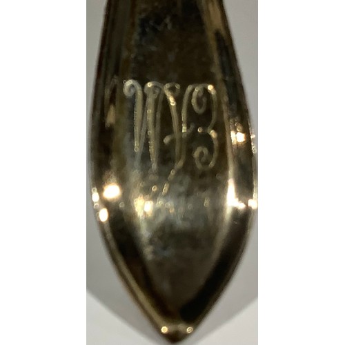 5320 - A George V silver hexagonal mustard and pepper, Birmingham 1919; a silver Christening set, Birmingha... 