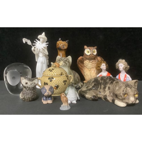 5434 - Ceramics and Glass - a Denby miniature Byngo model Dog, 4cm high; a Goldscheider model of an Owl, 15... 