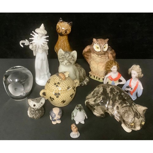 5434 - Ceramics and Glass - a Denby miniature Byngo model Dog, 4cm high; a Goldscheider model of an Owl, 15... 