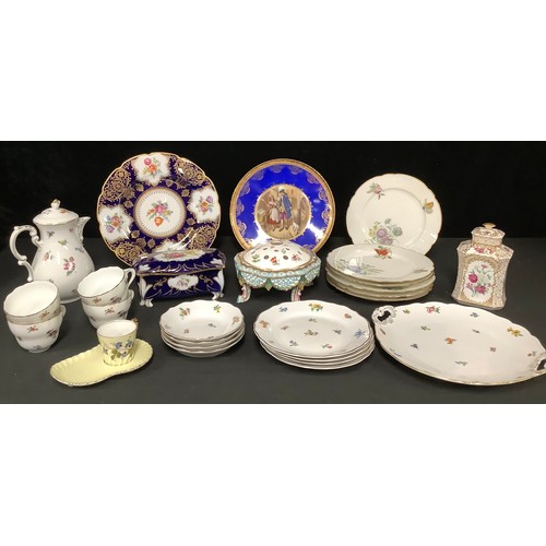 5151 - A Wedgwood Fallow Deer pattern part tea service, comprising cake plates, side plates, cream jug, cup... 