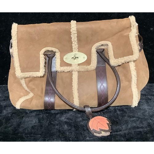 2549A - ***THIS LOT HAS BEEN WITHDRAWN***
A lady's Mulberry Bayswater sheepskin and brown leather handbag, f... 