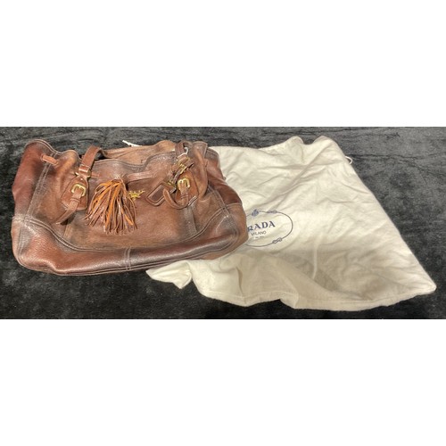 2550A - ***THIS LOT HAS BEEN WITHDRAWN***
A lady's Prada Cervo Antik Cacao brown leather handbag, brass buck... 