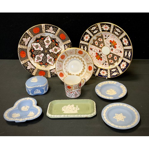 100 - Ceramics - Royal Crown derby 2451 pattern, Abbeydale ‘Imperial’ coffee can and saucer, other plate, ... 