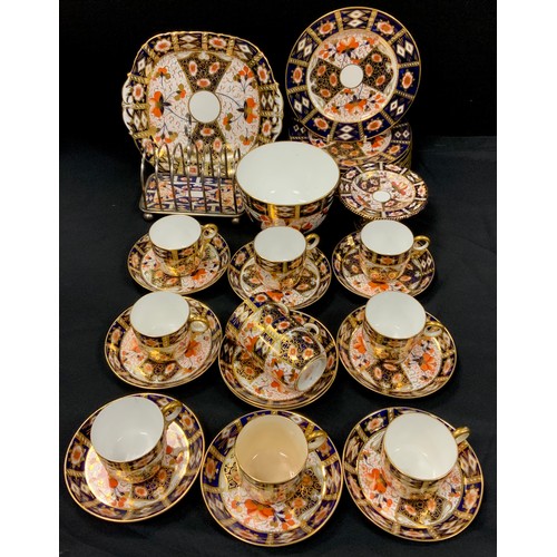 153 - Davenport Imari style ware for eight including eight sandwich plates, eight tea cups and saucers, bo... 