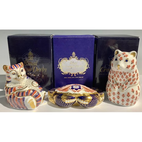 5207 - A Royal Crown Derby paperweight, Tiger Cub, gold stopper, 8cm high, printed mark in red, boxed; othe... 