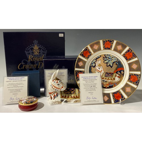 5205 - A Royal Crown Derby paperweight, Thistle Donkey, Govier's of Sidmouth exclusive 2001 annual paperwei... 