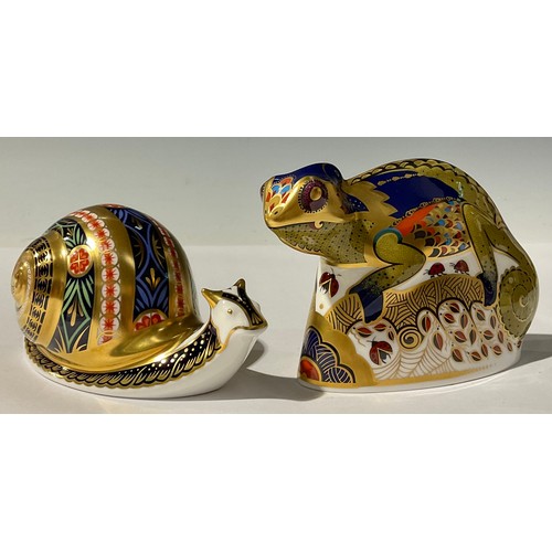 5069 - A Royal Crown Derby paperweight, Garden Snail, exclusive limited edition 674/4,500, gold stopper, 12... 