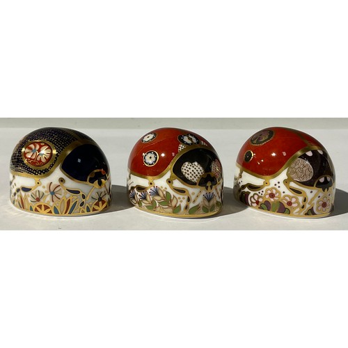 5101 - A Royal Crown Derby paperweight, Ladybird Two spot, gold stopper, 5.5cm long, printed mark in red, b... 