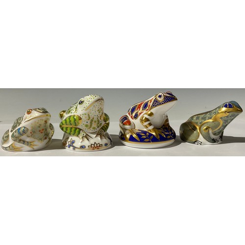 5208 - A Royal Crown Derby paperweight, Toad, exclusive limited 
 edition 774/3,500, gold stopper, 7.5cm, p... 