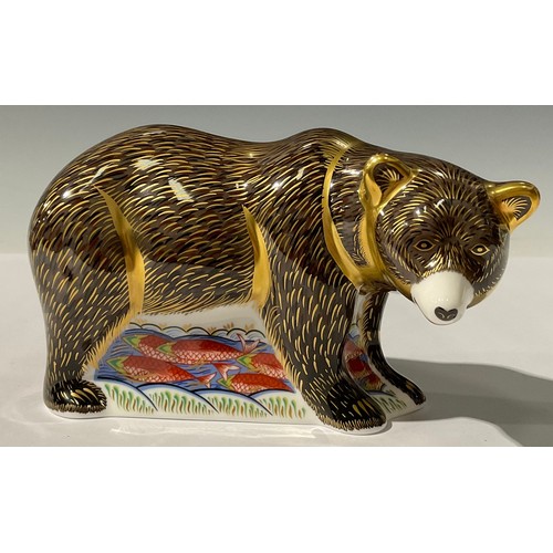 5077 - A Royal Crown Derby paperweight, Grizzly Bear, gold stopper, 16cm long, printed mark in red, boxed