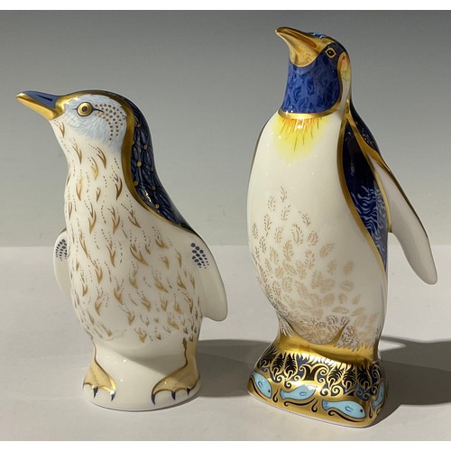 5064 - A Royal Crown Derby paperweight, Fairy Penguin, limited edition 32/150, gold stopper, 11cm, printed ... 