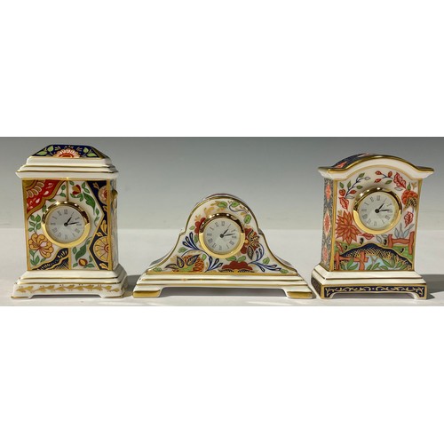 5250 - A Royal Crown Derby Imari palette Haiku pattern miniature mantel clock, 7.5cm, first quality, printe... 