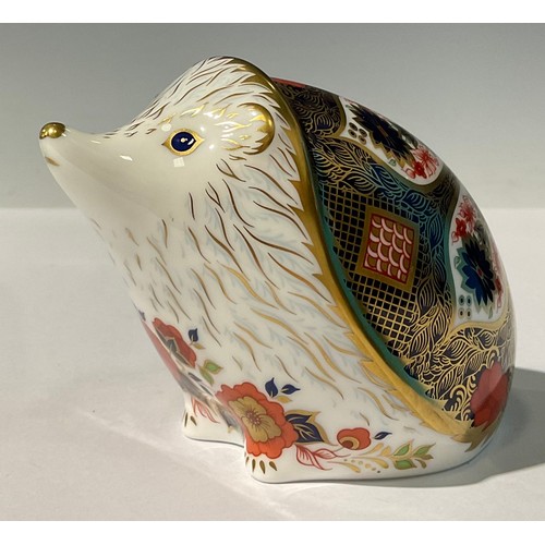 5130 - A Royal Crown Derby paperweight, Old Imari Hedgehog, exclusive to Peter Jones of Wakefield, gold bac... 