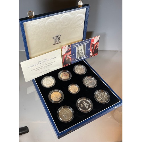 284 - The Royal Mint: Second World War 50th Anniversary 1945 - 1995 International silver coin collection, ... 