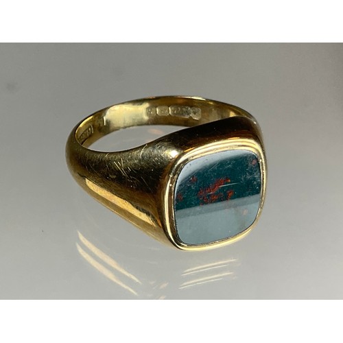 318 - A 9ct gold bloodstone signet ring, Birmingham 1967, 7.2g gross