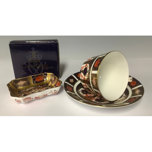 3036 - A Royal Crown Derby Imari 1128 pattern rectangular trinket tray, solid gold band, first quality, box... 