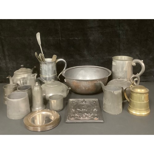 3058 - A 18th century style large pewter mug, 20cm, Viners of Sheffield; a French cast iron plaque, De Diet... 