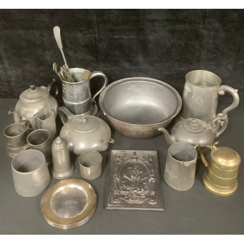 3058 - A 18th century style large pewter mug, 20cm, Viners of Sheffield; a French cast iron plaque, De Diet... 