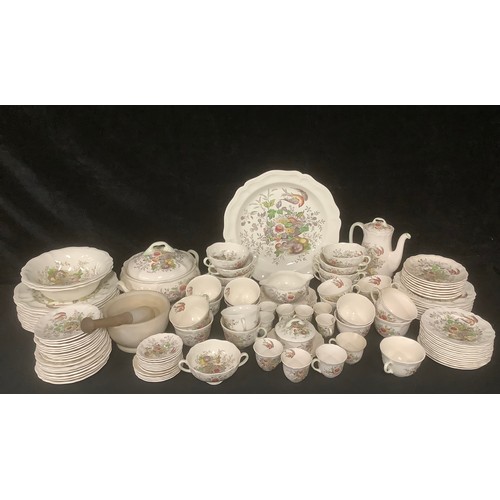 3060 - A Royal Doulton Hampshire pattern tea, dinner and coffee service, approx. 115 pieces