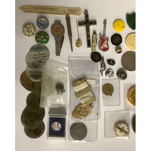 3155 - Boxes & Objects - Coins & Tokens - an Edward VI opening of Birmingham University commemorative coin;... 