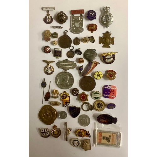 3156 - Coins & Tokens - a George V Silver Jubilee commemorative medal; a Royal Life Saving Society medal; a... 