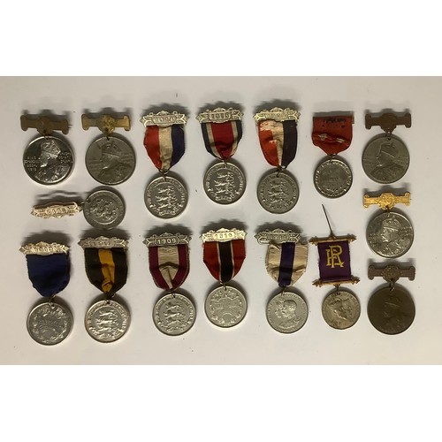 3160 - Badges & Medals - a collection of early 20th century attendance badges from the County Council of Do... 