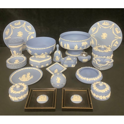 3173 - A Wedgwood Jasperware pedestal fruit bowl, 22cm diameter; others, fruit bowl, powder bowl and cover,... 