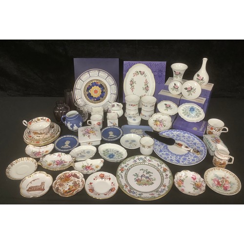 3176 - A Royal Crown Derby Imari 8687 pattern cup, saucer and tea plate, Posies pattern trinkets; etc; pair... 