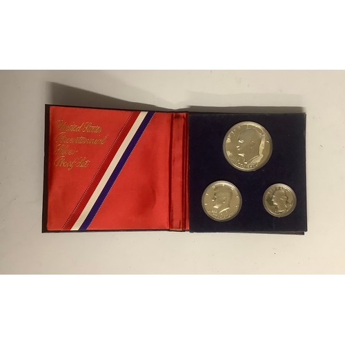 3204 - Coins - American Independence - a United States Bicentennial silver proof set, 1776 - 1976, with pro... 