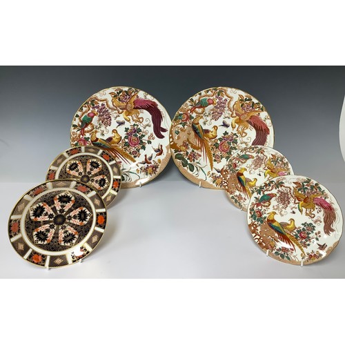 3213 - A pair of Royal Crown Derby Imari 1128 pattern saucers, 16cm diameter, seconds; an Olde Avesbury pat... 