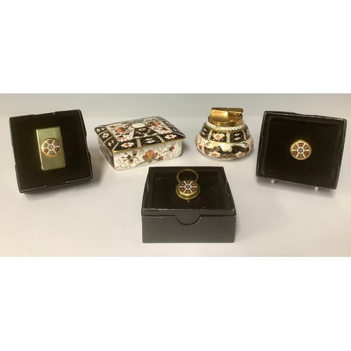 3214 - A Royal Crown Derby Imari palette 1128 pattern gilt metal money clip, pill box and keyring, each box... 