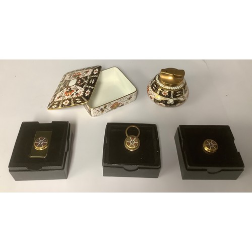 3214 - A Royal Crown Derby Imari palette 1128 pattern gilt metal money clip, pill box and keyring, each box... 